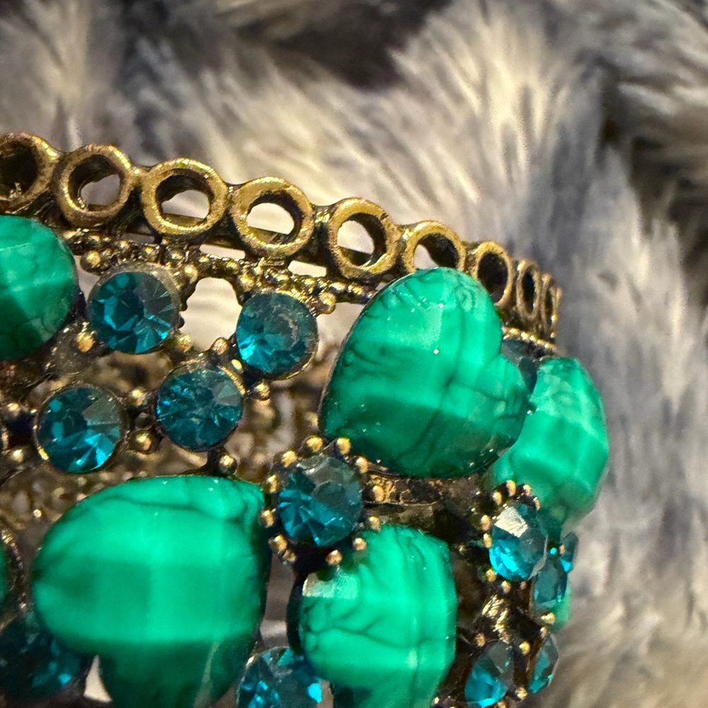 Antique Inspire Brass Tone Capri Blue Rhinestone Hearts Gem Cuff  Bracelet - Picture 9 of 12